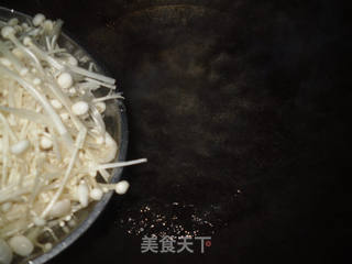 鸡蛋炒金针菇的做法步骤：3