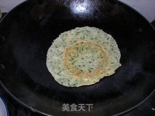 韭菜鸡蛋饼的做法步骤：12