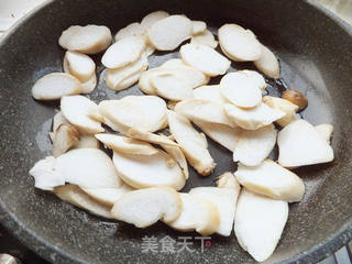 杏鲍菇炒肉片的做法步骤:3