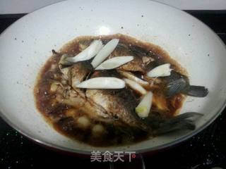 大蒜烧鲫鱼的做法步骤:11