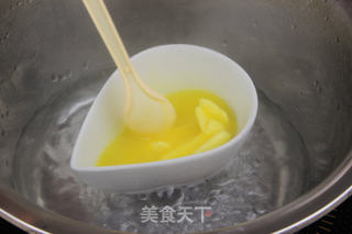 柠檬慕斯蛋糕的做法步骤:2