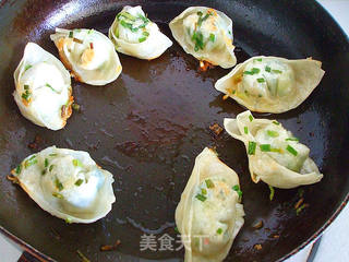 油煎馄饨的做法步骤:12