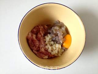 粤式王牌鲜虾云吞面的做法步骤:4