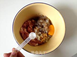 粤式王牌鲜虾云吞面的做法步骤:6