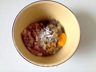 粤式王牌鲜虾云吞面的做法步骤:7