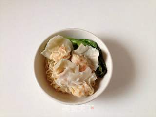 粤式王牌鲜虾云吞面的做法步骤:18