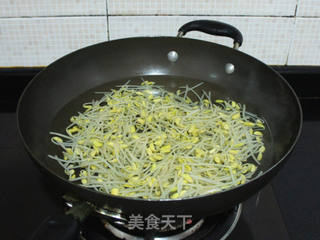 【炝拌黑豆芽】的做法步骤:4