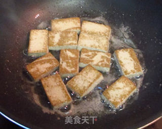 木耳烧黑豆腐的做法步骤:5