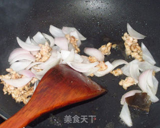 木耳烧黑豆腐的做法步骤:7
