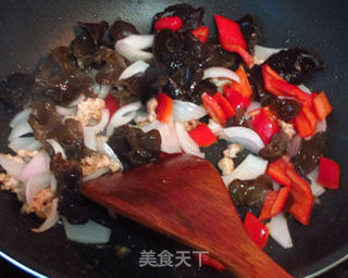 木耳烧黑豆腐的做法步骤:8