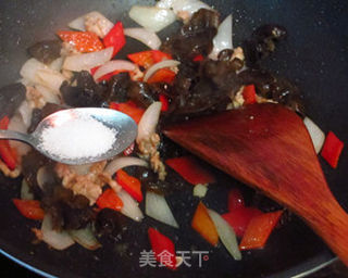 木耳烧黑豆腐的做法步骤:9