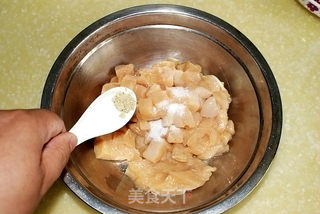 宝宝的最爱-----五彩鸡丁的做法步骤:6