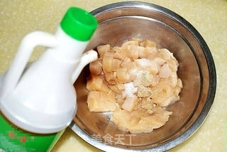 宝宝的最爱-----五彩鸡丁的做法步骤:7