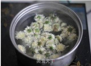不可错过的夏季好豆浆,清火美容两不误——菊花绿豆浆的做法步骤:2