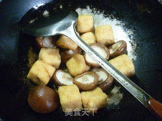 香菇烧油豆腐的做法步骤：6