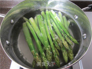 荷兰酱汁淋芦笋的做法步骤:14