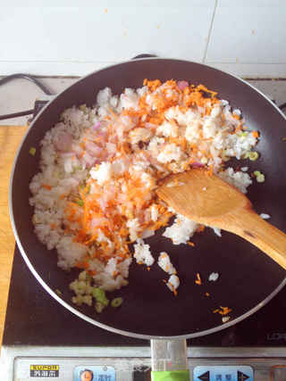 腊味酱油炒饭的做法步骤:6