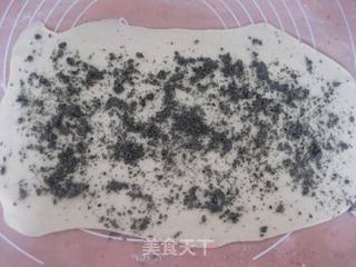 黑芝麻蝴蝶花卷的做法步骤:5