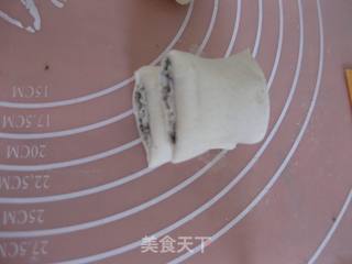 黑芝麻蝴蝶花卷的做法步骤:8
