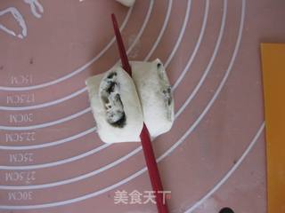黑芝麻蝴蝶花卷的做法步骤:9