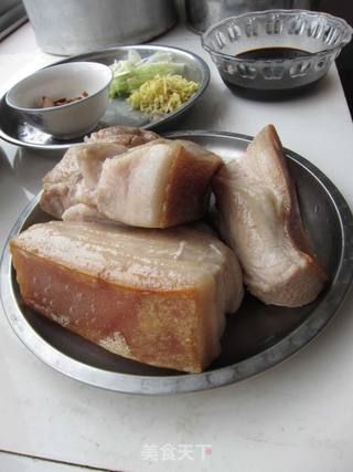 山东版梅菜扣肉的做法步骤:2