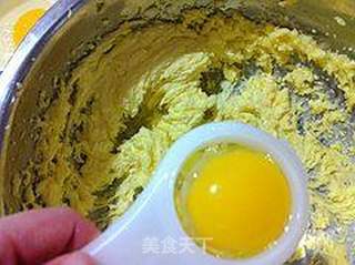 人生第一块蛋糕---- 纸杯蔓越莓蛋糕的做法步骤:3