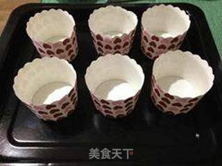 人生第一块蛋糕---- 纸杯蔓越莓蛋糕的做法步骤:10