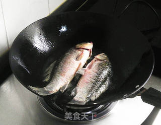 家常鲫鱼的做法步骤：4