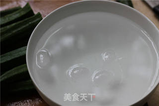 冰镇秋葵的做法步骤:2