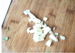 几个要点做好夏日餐桌必备的家常爽口凉菜——家常凉拌木耳的做法步骤:4