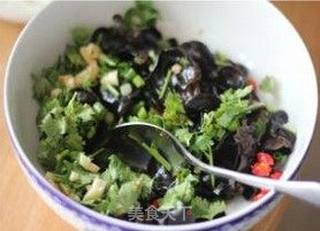 几个要点做好夏日餐桌必备的家常爽口凉菜——家常凉拌木耳的做法步骤:7