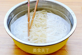 凉面也能吃出冰火两重天——酸辣鸡丝凉面的做法步骤:8