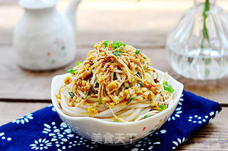 凉面也能吃出冰火两重天——酸辣鸡丝凉面的做法步骤:9