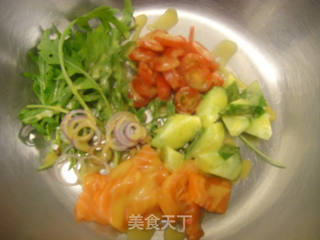 三文鱼田园色拉的做法步骤:3