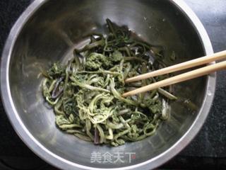 香辣蕨菜的做法步骤：1