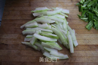炒糖醋青椒西瓜皮的做法步骤:4