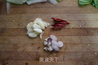 炒糖醋青椒西瓜皮的做法步骤:5