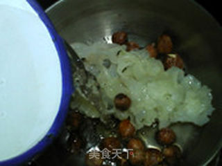 银耳莲子羹的做法步骤:8