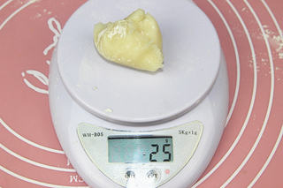 美食不分界——冰皮月饼象棋大战的做法步骤：10