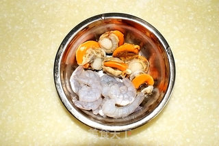 海鲜蛋炒饭的做法步骤:2