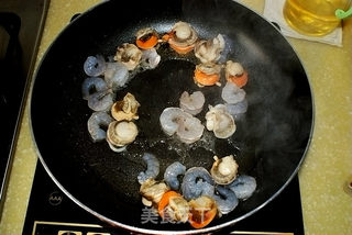 海鲜蛋炒饭的做法步骤:9