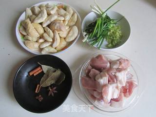 菱角烧肉的做法步骤：1