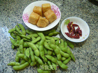 油豆腐炒毛豆的做法步骤：1