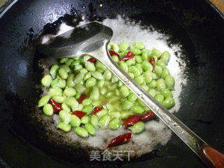 油豆腐炒毛豆的做法步骤：5