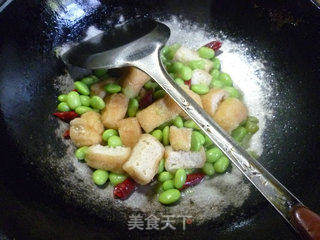 油豆腐炒毛豆的做法步骤：10