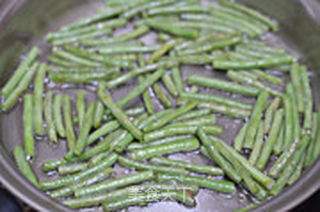 茄子炒豆角的做法步骤:3