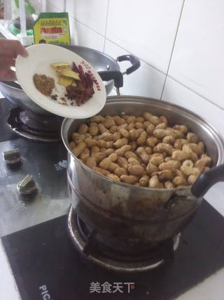 盐水花生的做法步骤:2