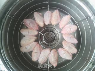 川香蜜辣烤翅的做法步骤:2