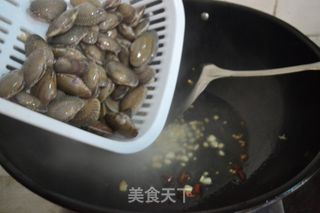 【爆炒花蛤】的做法步骤:2