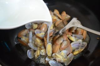 【爆炒花蛤】的做法步骤:4
